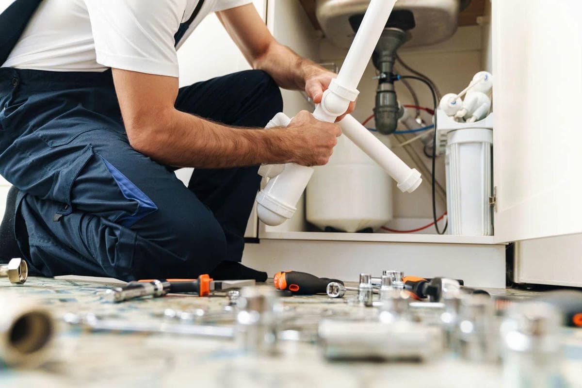 Lavabo bataryası ve temiz su bağlantıları